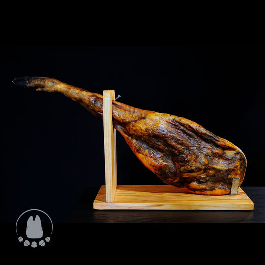 Iberico Schinken. Eine authentische Delikatesse mit sehr spezifischen Eigenschaften, die sie zu einem unwiderstehlichen Biss für jeden Gaumen machen. Ein wahrer Luxus für Liebhaber guten Essens.