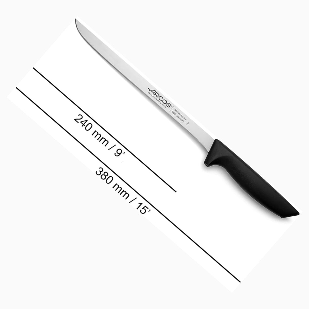 Lange, flexible Klinge des professionellen Schinkenmessers von Arcos für präzises Schneiden
